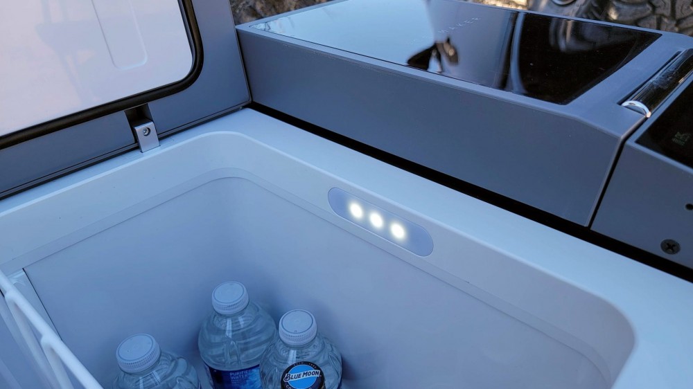 EcoFlow Glacier built-in LED lights